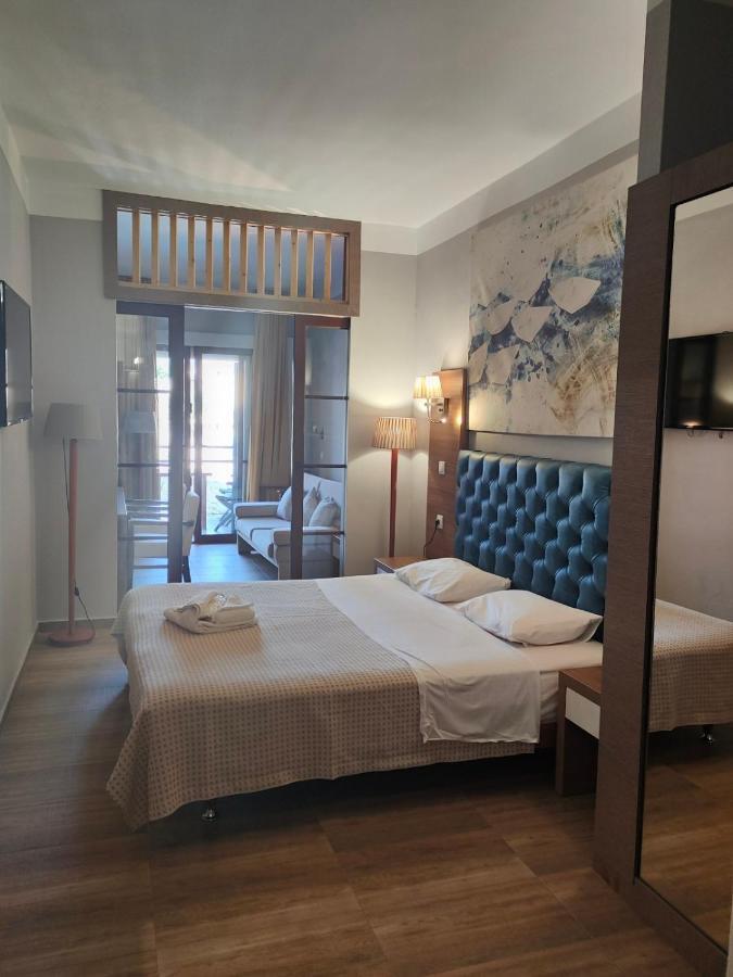 Opera Blue Corfu גאוביה